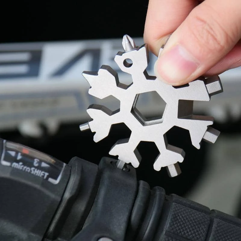 18-in-1 Edelstahl-Schneeflocken-Multi-Tool