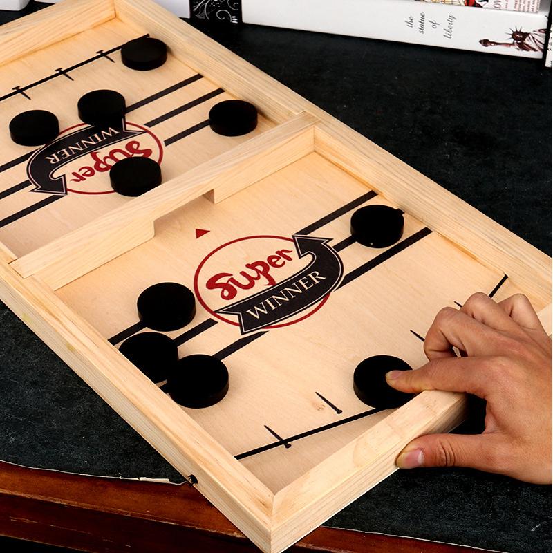 Holztischhockey Schießen Schach